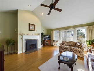 224 Corey Ln, Middletown, RI 02842