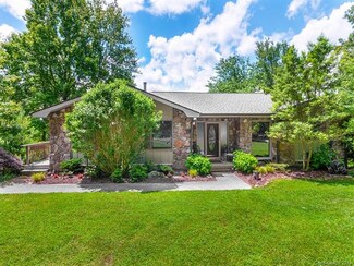 549 Hunters Glen Ln, Hendersonville, NC 28739