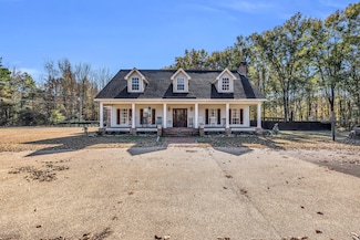 240 Shrinewood Dr, Columbus, MS 39705