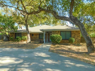 110 Carolyn Ln, Denton, TX 76208