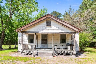 27 Cc Rd, Vanceboro, NC 28586