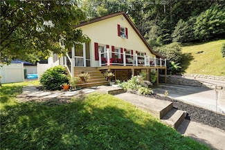 846 Georges Creek Dr, Malden, WV 25306