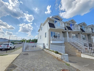 799 Father Capodanno Blvd, Staten Island, NY 10305