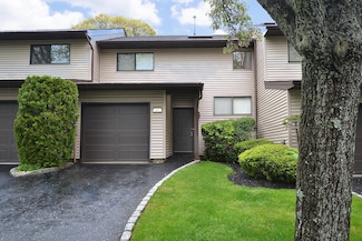 63 Northgate Cir, Melville, NY 11747