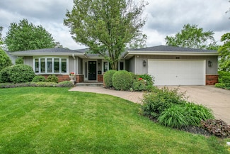 1017 Summit Hills Ln, Naperville, IL 60563