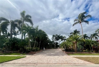 4919 Coach Ln, Naples, FL 34114