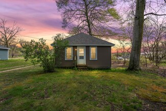 1194 Witham Rd, Muskegon, MI 49445