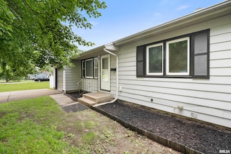 612 Waverly Rd, Davenport, IA 52804