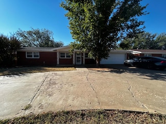 1406 E Broadway St, Brownfield, TX 79316