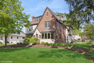 811 N Main St, Wheaton, IL 60187