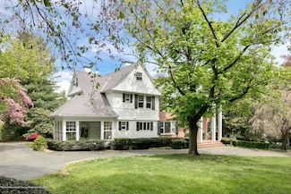 8 Elm Ln, Rumson, NJ 07760