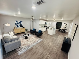 2205 N Farola Dr, Dallas, TX 75228