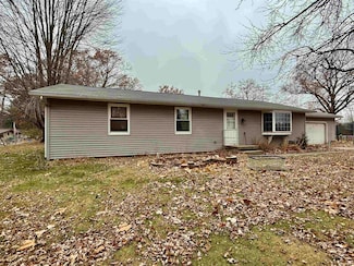 11830 N Acorn Dr, Syracuse, IN 46567