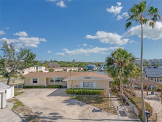 1863 Venetian Point Dr, Clearwater, FL 33755