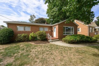 519 Emerson Ave NW, North Canton, OH 44720