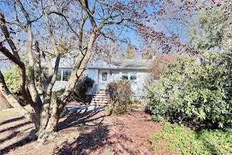 160 Pascack Rd, Pearl River, NY 10965