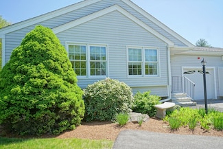 26 Rainbow Dr, Londonderry, NH 03053