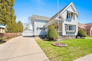 1019 S 11th St, Manitowoc, WI 54220