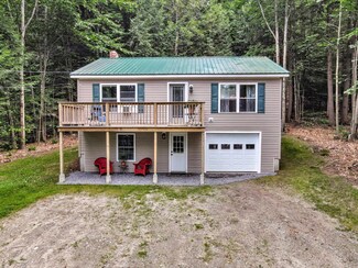 677 Memorial Dr, Winthrop, ME 04364