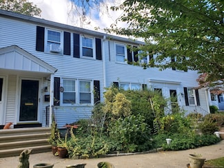 421 Sylvan Knoll Rd, Stamford, CT 06902