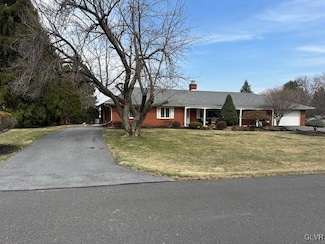 871 Robin Hood Dr, Allentown, PA 18103