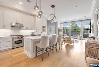 3 Somerset Ln Unit 103, Edgewater, NJ 07020