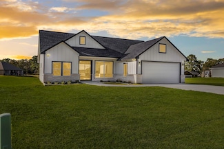 42 Meadow Lake Dr, Trinity, TX 75862