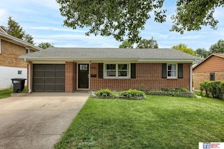 7405 Schuyler Dr, Omaha, NE 68114