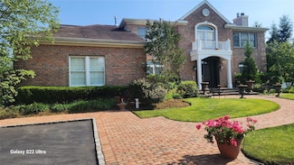 12 Caumsett Farms Ln, Woodbury, NY 11797