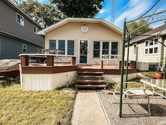 8121 N Tippecanoe Dr, Walkerton, IN 46574