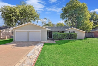 1009 Locust St, Benbrook, TX 76126