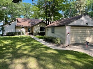 1390 W Higgins Lake Dr, Roscommon, MI 48653