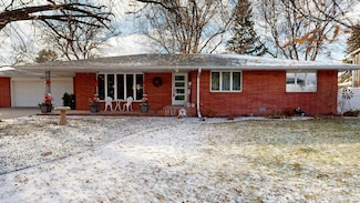 1907 Plum Creek Ln, Lexington, NE 68850