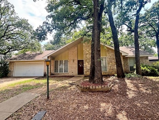 2107 Botts Dr, Arlington, TX 76012