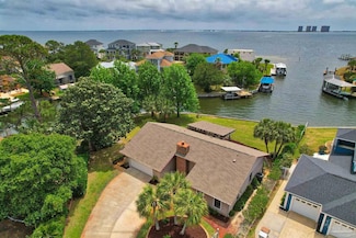 1090 Park Ln, Gulf Breeze, FL 32563