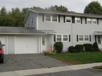 122 Woodbridge Rd, Chicopee, MA 01022