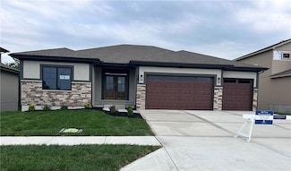 905 Reed Rd, Raymore, MO 64083