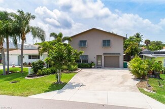 776 92nd Ave N, Naples, FL 34108