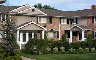134 Park Ave Unit 10U, Babylon, NY 11702
