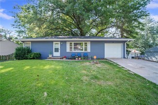 7714 SW 10th St, Des Moines, IA 50315