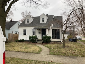20604 Elkhart St, Harper Woods, MI 48225