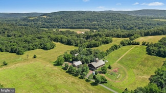 665 Kintner Rd, Kintnersville, PA 18930