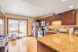 826 Page St, Iowa City, IA 52240