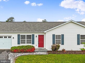 56 Expedition Ct, Martinsburg, WV 25403