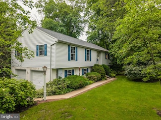 327 Hunters Run Rd, Honey Brook, PA 19344