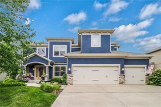8813 SW 4th St, Lees Summit, MO 64064
