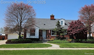 28051 Garfield St, Roseville, MI 48066
