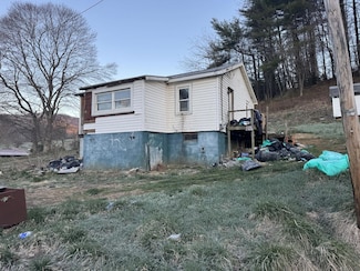 175 Old Long Branch Rd, Mount Hope, WV 25880