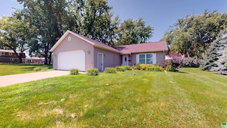 100 S Maple Rd, Cleghorn, IA 51014