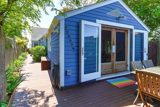 342 Commercial St, Provincetown, MA 02657